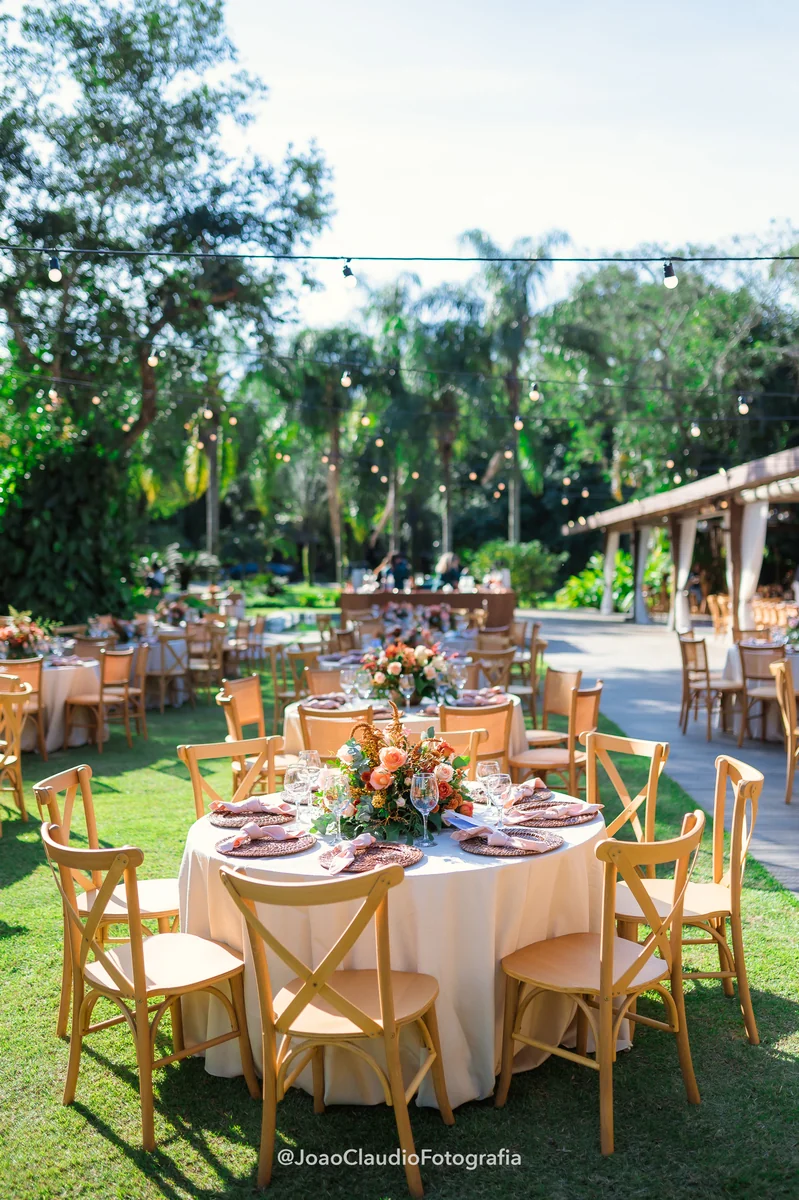Detalhes florais da decoração do evento