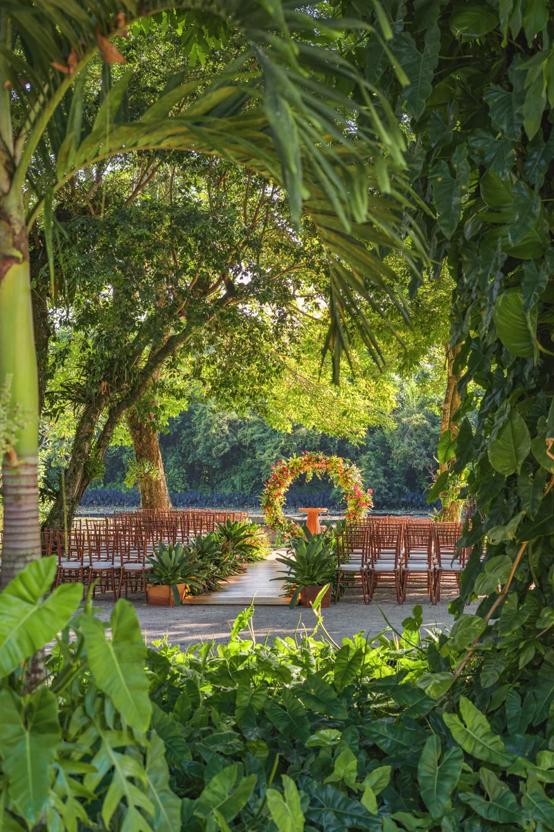 Espaço iluminado para recepção noturna