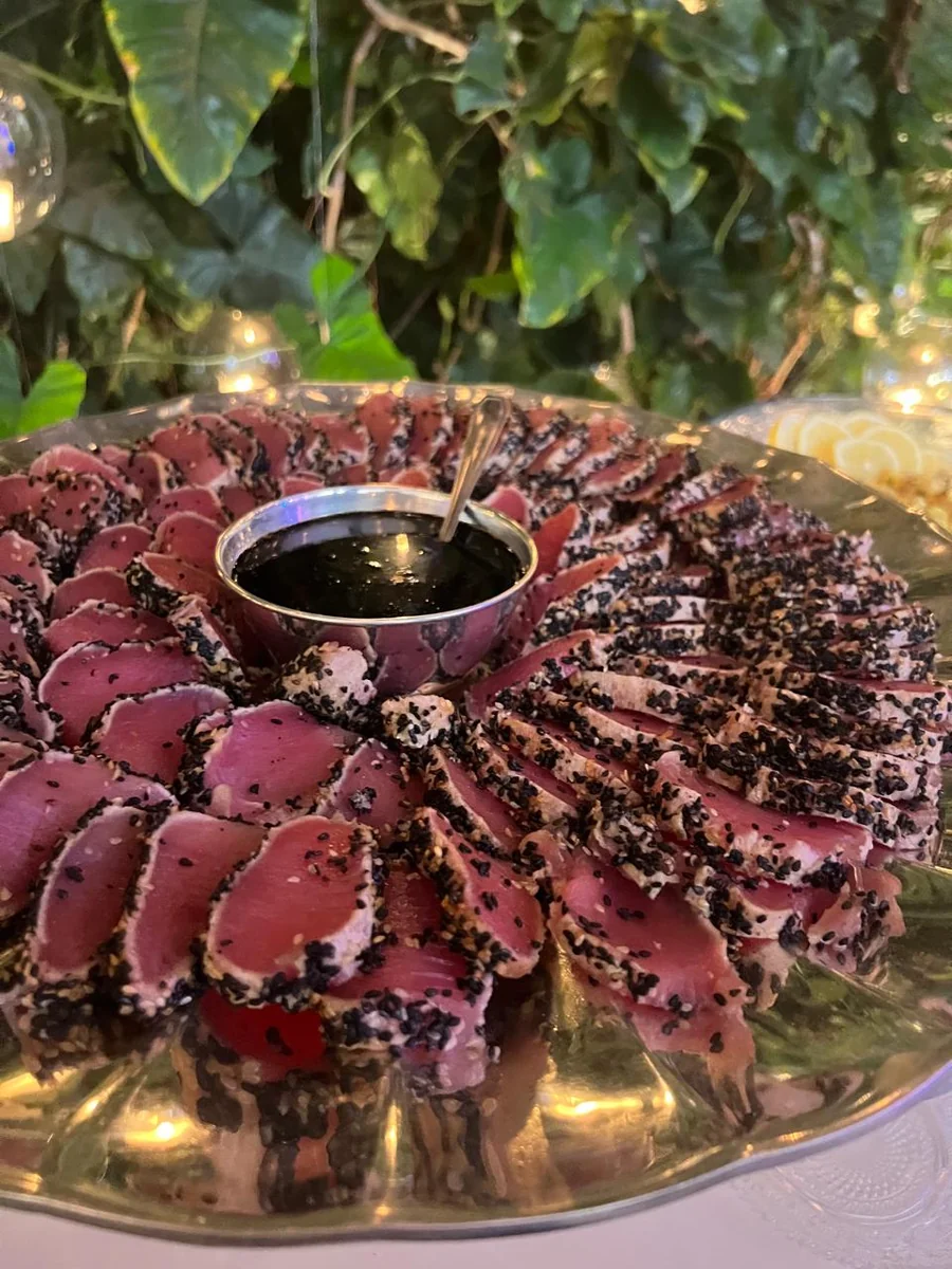 Prato gourmet servido no buffet do Meio do Mato